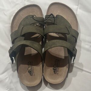 New Cliffs by WHITE MOUNTAIN l Slide Sandals - Size 7